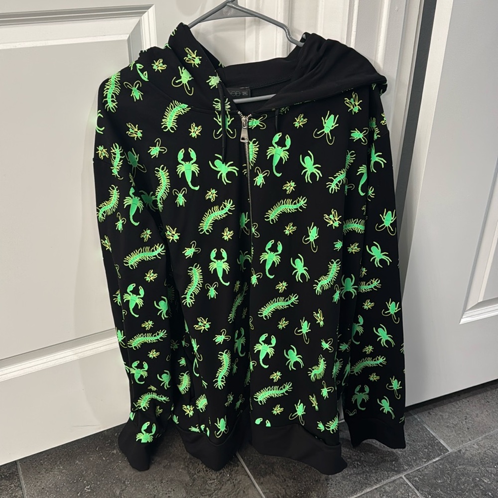 FOXBLOOD CreepyCrawlers Zip Up Hoodie.  GLOWS IN THE DARK Size 2XL